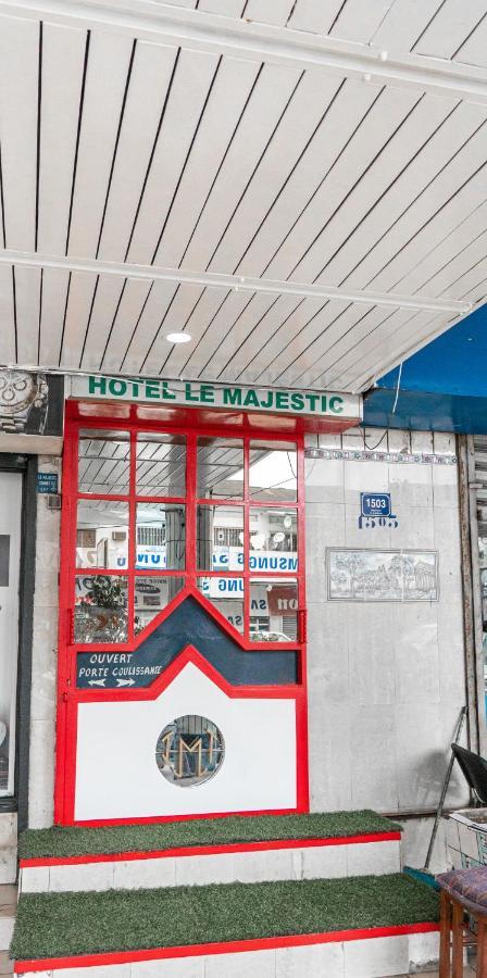 Hotel Le Majestic ดูอาลา ภายนอก รูปภาพ